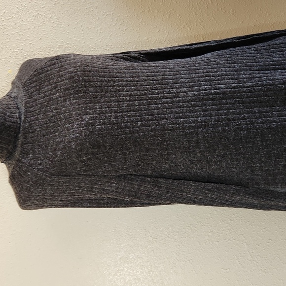 Hayden Turtle Neck Gray Cape - Picture 4 of 7